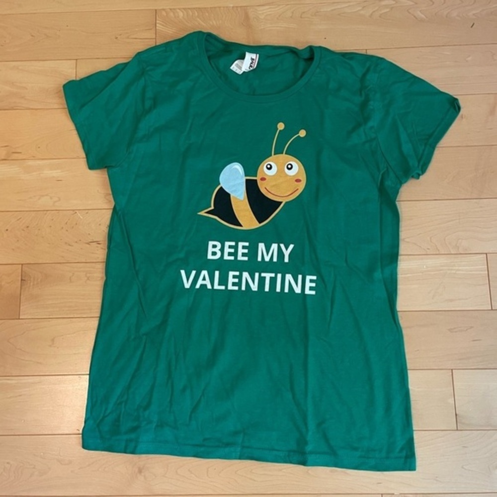 Bee my valentine green short sleeved t shirt​